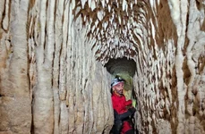 Un cercetător în interiorul apeductului descoperit la Villa dei Casoni (© Cristiano Ranieri / Soprintendenza Archeologia, Belle Arti e Paesaggio per l'area metropolitana di Roma e per la provincia di Rieti)