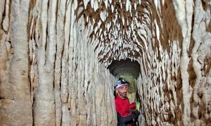 Un cercetător în interiorul apeductului descoperit la Villa dei Casoni (© Cristiano Ranieri / Soprintendenza Archeologia, Belle Arti e Paesaggio per l'area metropolitana di Roma e per la provincia di Rieti)