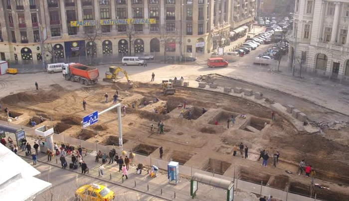 Misterul scheletelor din Piața Universității. Foto credit Art Historia