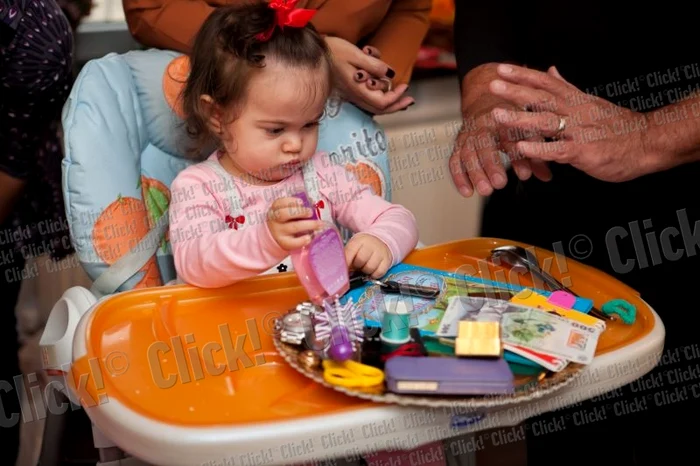 Tăierea moţului tripleţilor Nicoletei Luciu, Kim, Kevin şi Karoly.