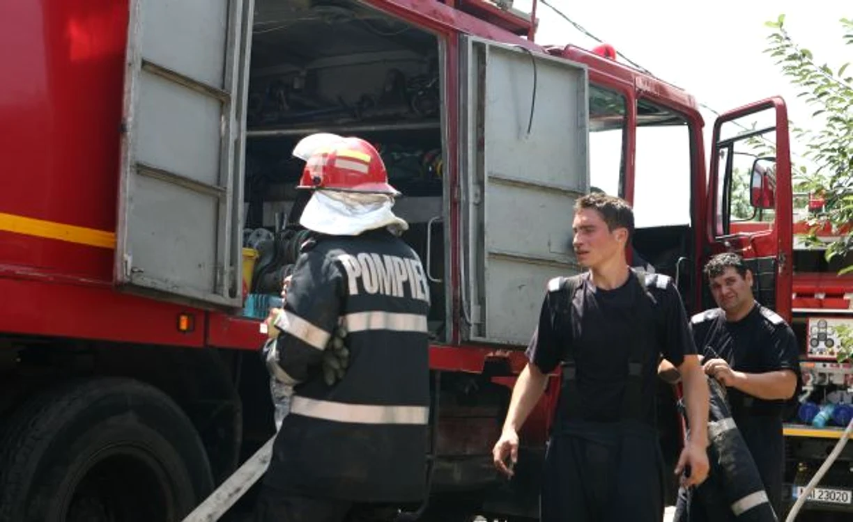
    Pompierii au lichidat incendiul (Foto: Arhivă)  
