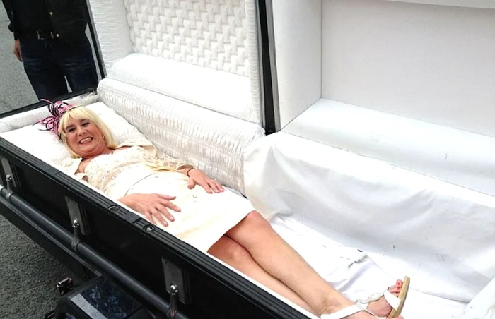 Jenny a venit la propria ei nuntă într-un sicriu/FOTO Daily Mail