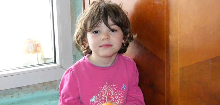 Bianca este un copil foarte frumos, dar care se luptă cu o boală foarte grea