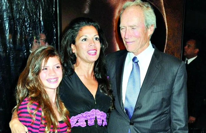 Clint împreună cu soţia sa, Dina Ruiz (46 de ani) şi fiica lor, Morgan, în vârstă de 15 de ani