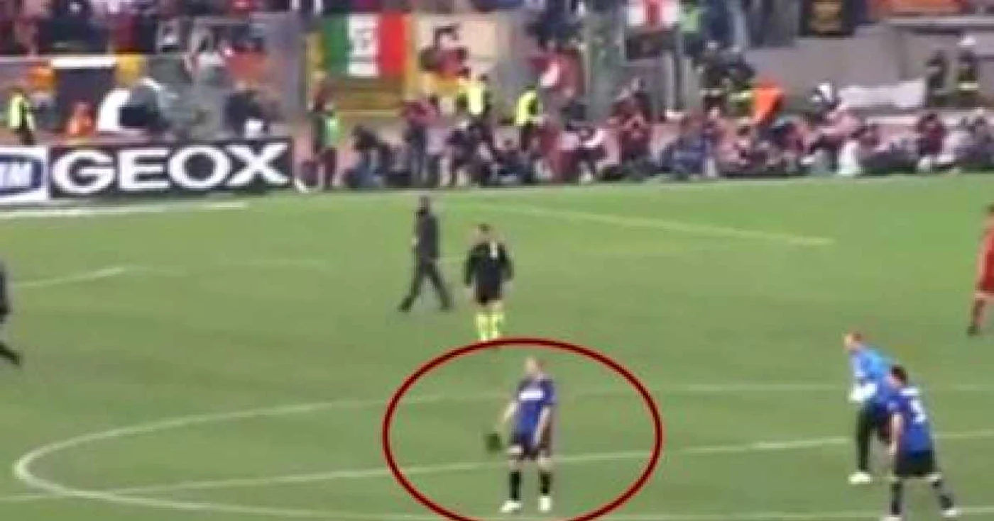 Momentul în care Chivu le-a arătat degetul mijlociu fanilor de pe "Olimpico"