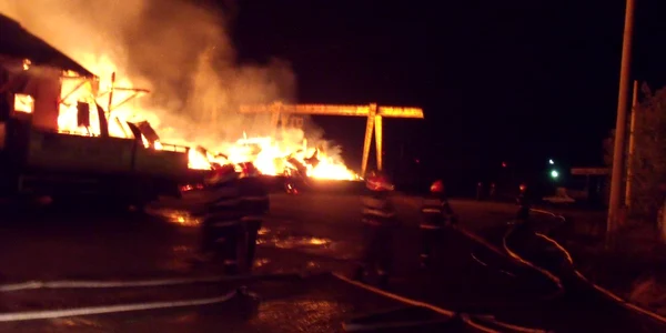 Incendiul a fost stins de pompieri