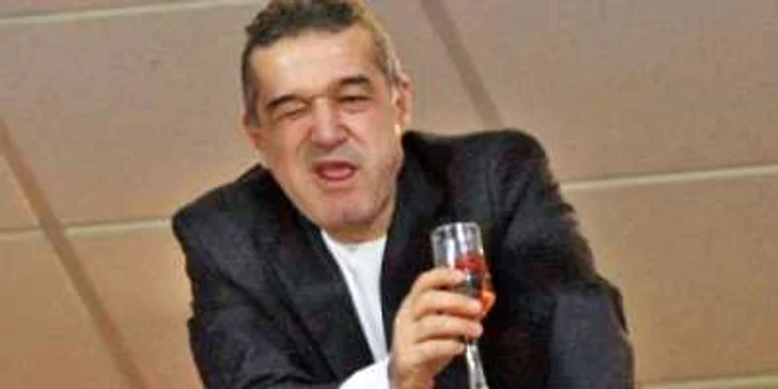 Gigi Becali s-a obişnuit să-şi irosească banii pentru aducerea unor fotbalişti de duzină   