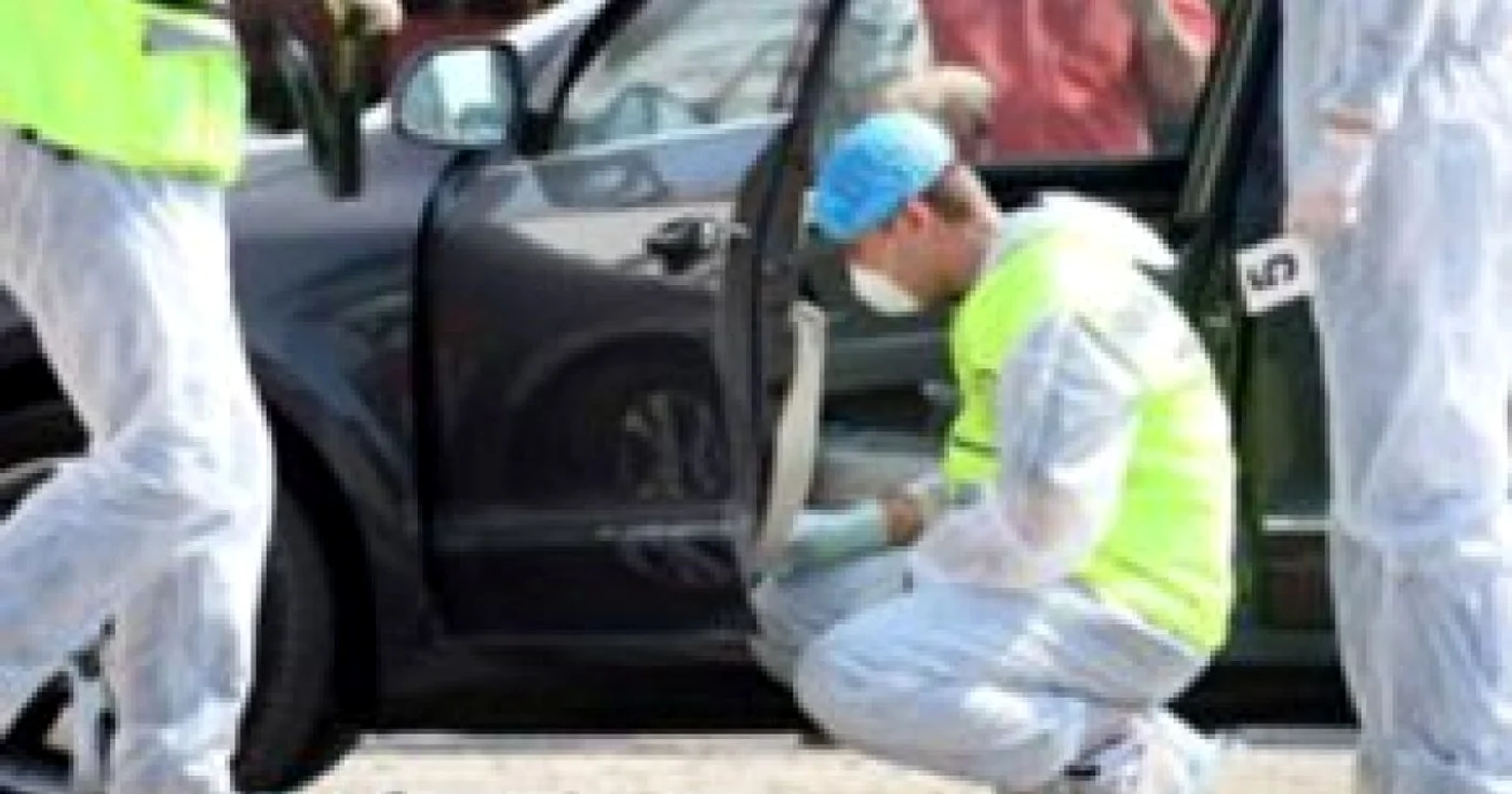 Three injured and a dead in a car accident challenged by a police officer