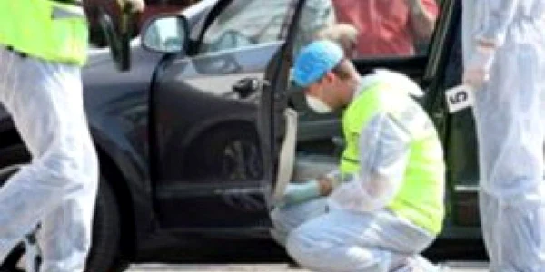 Three injured and a dead in a car accident challenged by a police officer