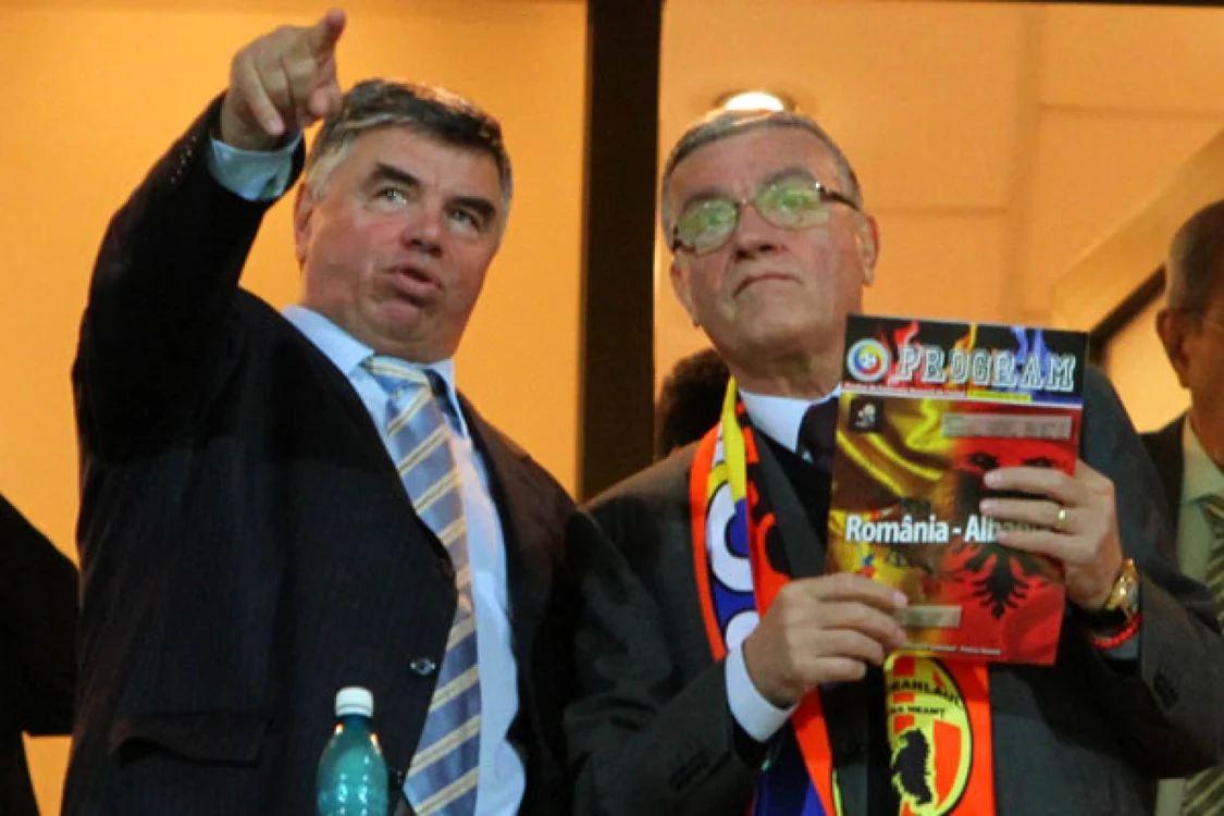 Dumitru Mihalache (stânga), zis şi „Meche“, alături de Mircea Sandu