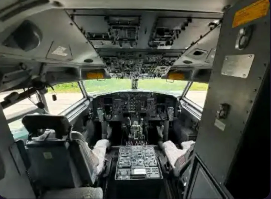 avion Boeing Bacău licitatie 02 foto azitis png