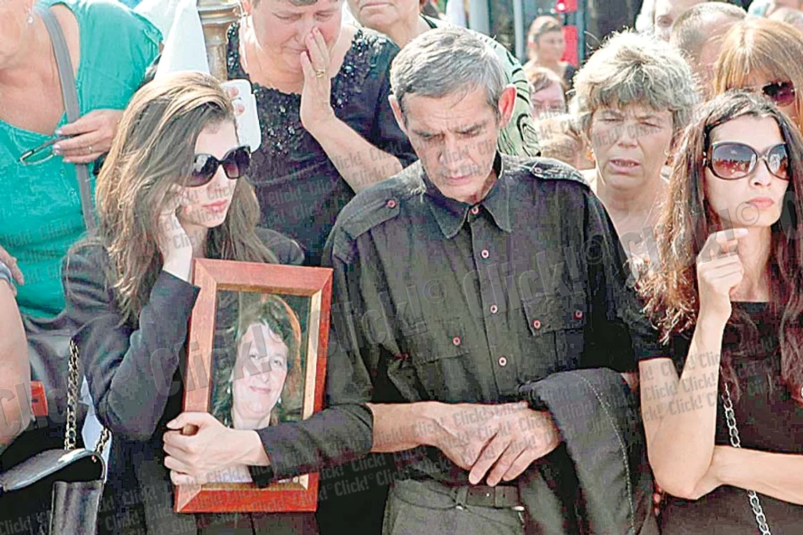 Monica nu a plâns deloc,  în schimb nu a lăsat  telefonul de la ureche