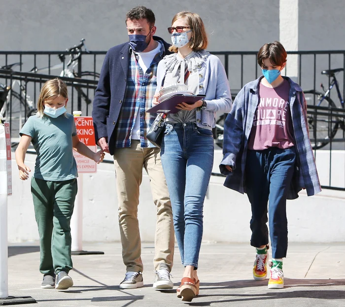 A luat prânzul împreun cu Violet, seraphina și SamFoto: Profimedia