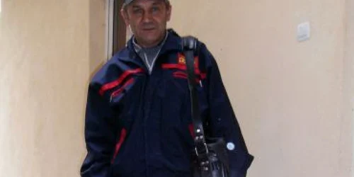 Bistriţa: Nicolae Cozac împarte scrisori de 38 de ani (PORTRET)