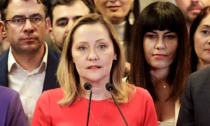 Elena Lasconi, președintele USR, face declarații de presă la încheierea primului tur al alegerilor pentru președinția României, la sediul partidului în București. FOTO Inquam Photos / Bogdan Buda
