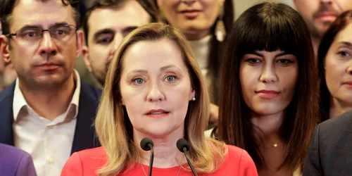 Elena Lasconi, președintele USR, face declarații de presă la încheierea primului tur al alegerilor pentru președinția României, la sediul partidului în București. FOTO Inquam Photos / Bogdan Buda