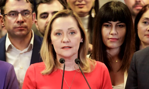 Elena Lasconi, președintele USR, face declarații de presă la încheierea primului tur al alegerilor pentru președinția României, la sediul partidului în București. FOTO Inquam Photos / Bogdan Buda