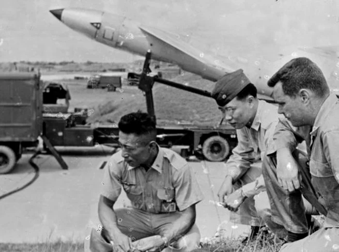 În 1958 militarii americani au desfăşurat în Taiwan rachete Matador, capabile să transporte un focos nuclear pe distanţă de 1.000 de kilometri, China continentală aflându-se în raza lor de acţiune