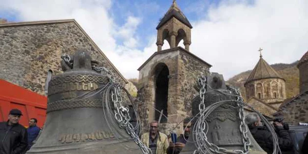 manastirea dadivank armeni refuagiati clopote foto AP / Mediafax