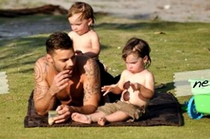 Ricky Martin a postat pe Facebook imagini cu Matteo şi Valentino, copiii săi.