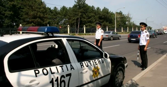 11 persoane au ajuns, duminică, pe mâna poliţiei
