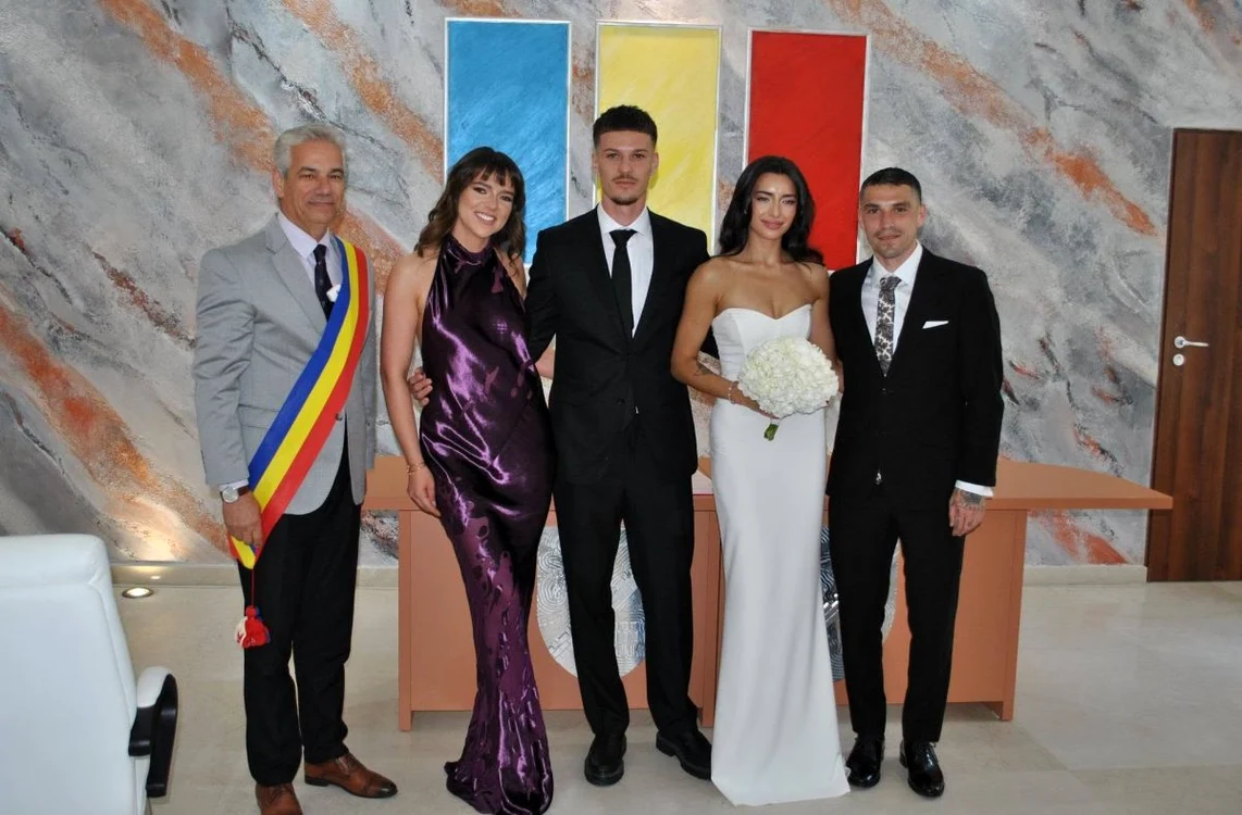 Dennis Man l-a avut ca naș pe Nicolae Stanciu (FOTO: Facebook)
