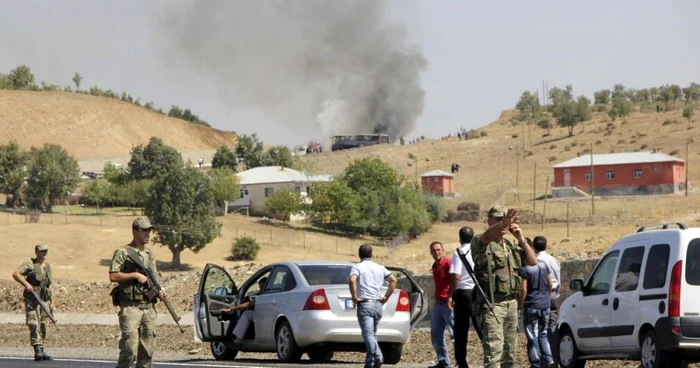 Militanţii kurzi au lansat rachete asupra convoi militar turc în estul ţării, pe 18 septembrie FOTO: Reuters