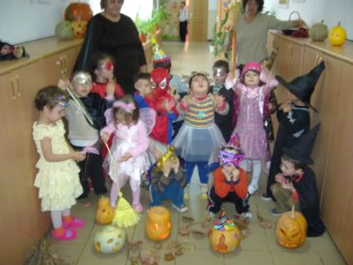 Craiova: Micuţii Grădiniţei Creangă s-au mascat de Halloween