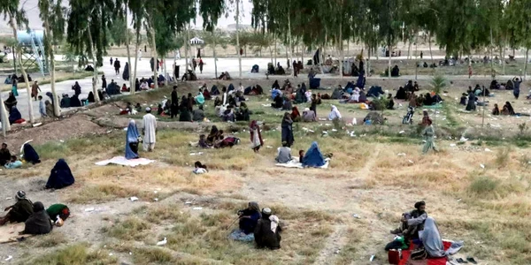 Familii refugiate in Kandahar Afganistan FOTO EPA-EFE