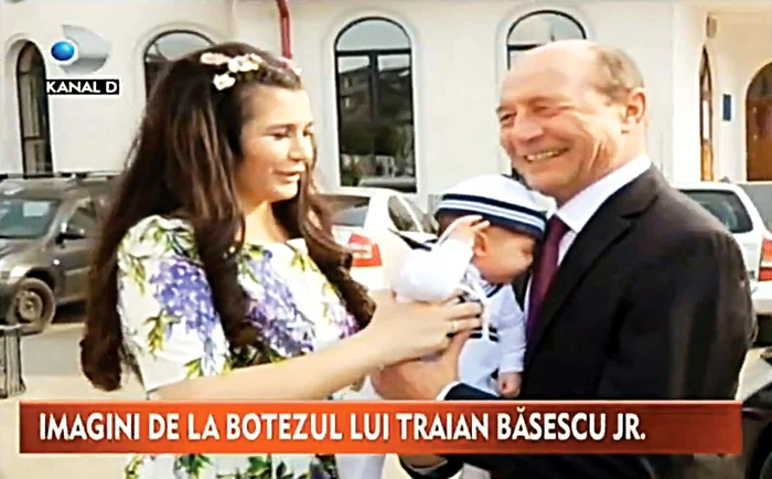 Elena și fetița sa, Sofia Anais (2 ani), au purtat rochii identiceCaptură: Kanal D