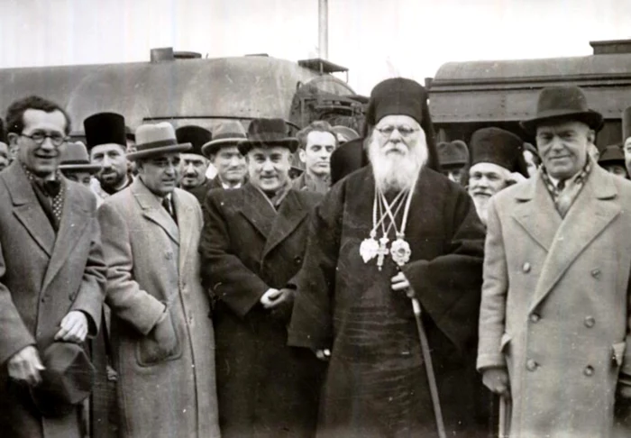 Întoarcerea din U.R.S.S. a delegaţiei ortodoxe române condusă de Patriarhul Nicodim _ Fototeca online a comunismului românesc cota 145-1946