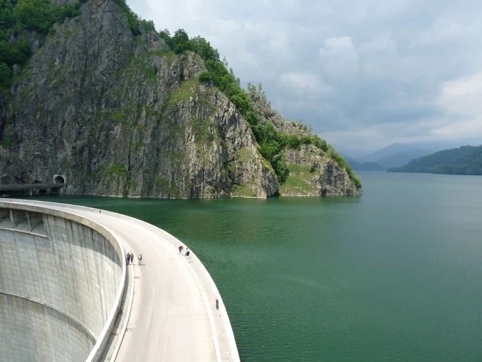 Umplerea lacului Vidraru a însemnat dispariţia pentru totdeauna a coloniei de la CumpănaFoto: Corespondenți Adevărul