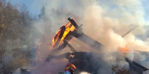 biserica Marasti Bacau incendiu FOTO ISU Bacau (2) jpg