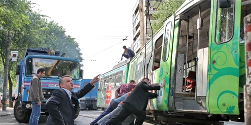 Tramvaiul a fost repus pe şine de angajaţii RATP (Foto Arhivă)