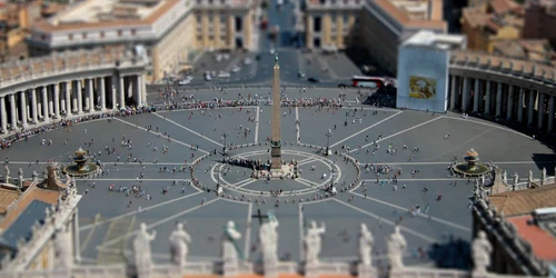 Piaţa San Pietro din centrul Vaticanului este una dintre gloriile lumii occidentale FOTO Reuters