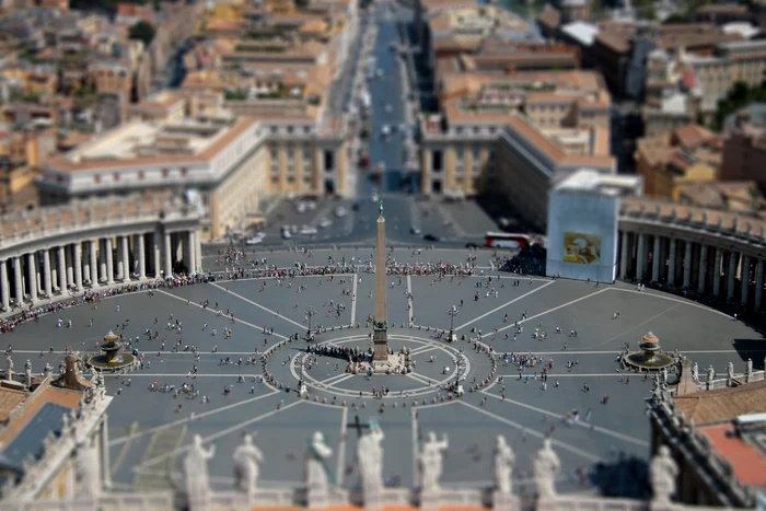 Piaţa San Pietro din centrul Vaticanului este una dintre gloriile lumii occidentale FOTO Reuters