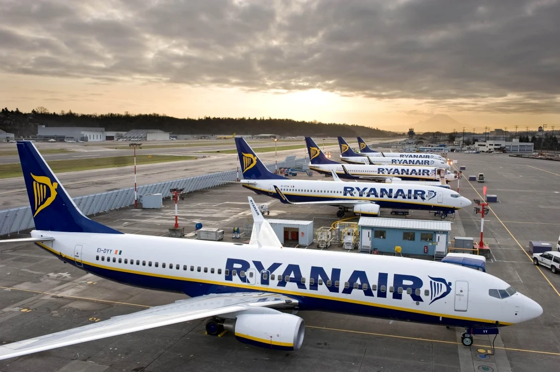 Avioane Ryanair la sol