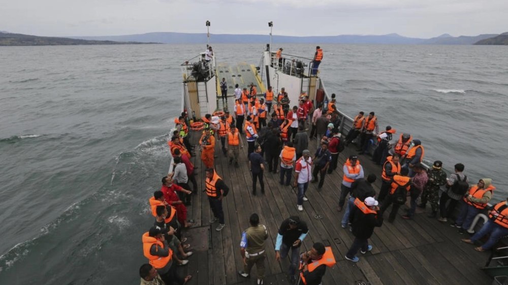 Feribot cu 40 de oameni la bord, scufundat în Indonezia. Ce spun responsabilii operațiunilor de căutare