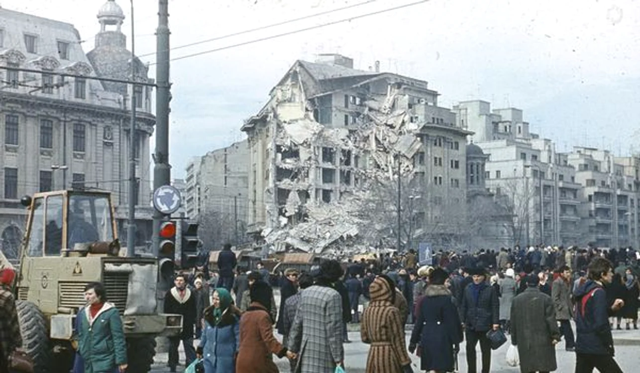 
    Seismul cu magnitudinea de 7,2 grade pe scara Richter produs în 4 martie 1977, la ora 21.22, a avut efecte devastatoare asupra RomânieiFoto: descopera.ro  