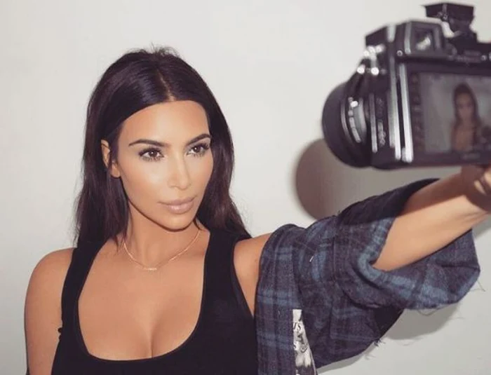 
    Kim Kardashian și-a expus din nou fundul pe InternetFoto: arhivă personală  