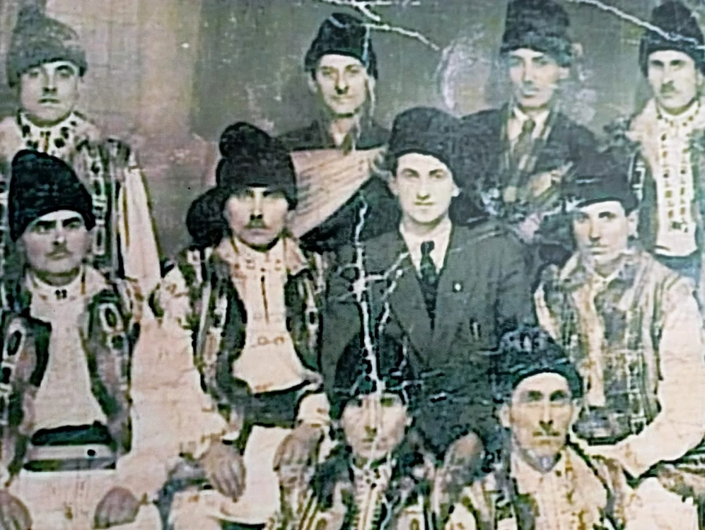 Țărani din zona Flămânziului la început de secol XX FOTO Muzeul Răscoalei de la 1907