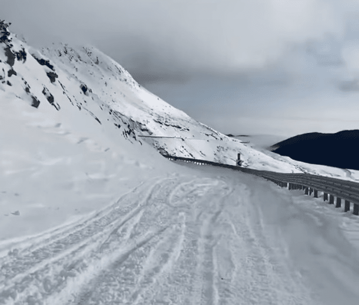 Au intrat cu ATV-urile pe un sector închis de pe Transalpina ca să se distreze VIDEO 