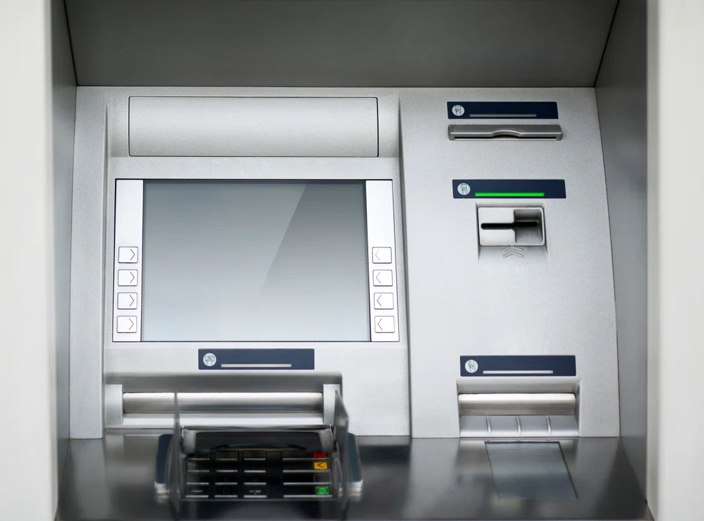 
    Din primele verificări s-a stabilit că persoane cu identitate necunoscută ar fi sustras o sumă de bani, reuşind să fugă de la faţa locului cu un autoturism.foto: Shutterstock  