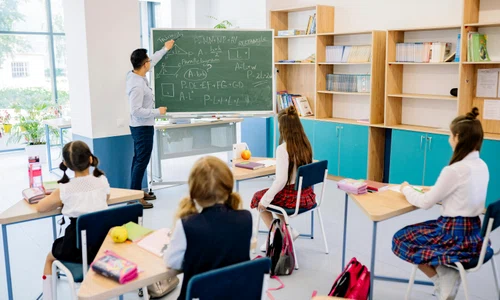profesor si elevi jpg
