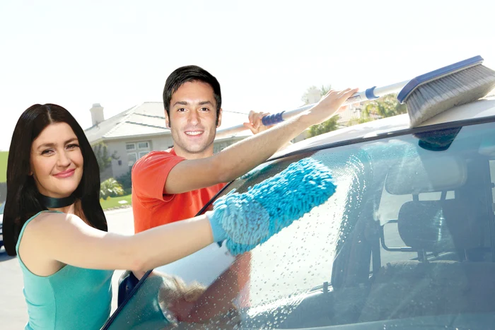 
    Nu le stă rău, nu-i aşa? Aşa ar arăta  Rona Hartner şi Radu Vâlcan dacă  s-ar apuca din nou să spele parbrize  în intersecţiile din Bucureşti   