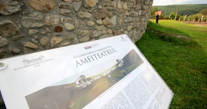 Amfiteatrul, aşa cum ar fi arătat în urmă cu aproape două milenii. FOTO: Daniel Guţă. ADEVĂRUL