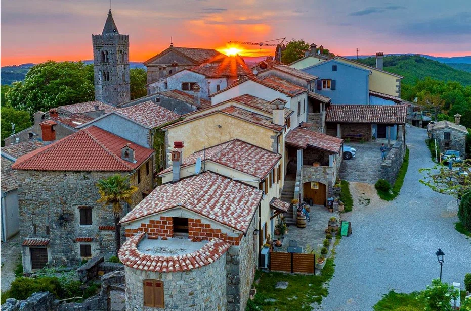 Vacanța într-o destinație râvnită de foarte mulți români devine mai scumpă