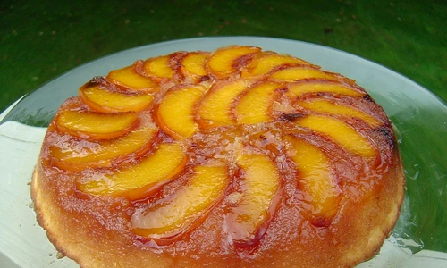 tarta rasturnata cu piersici jpeg