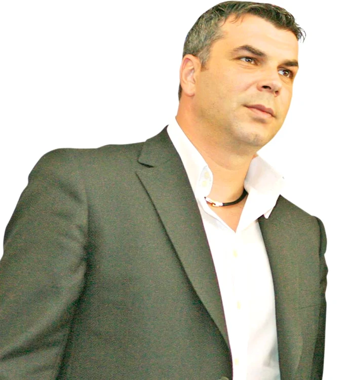 
    Cosmin Olăroiu  