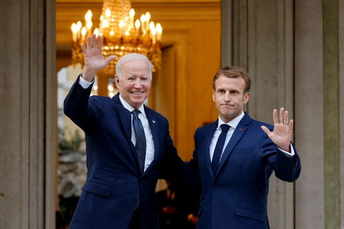 Joe Biden și Emmanuel Macron.